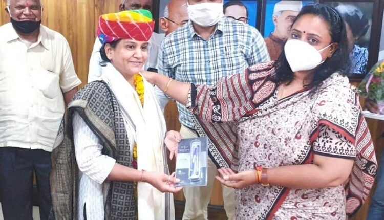 A single mother who worked as a sweeper to feed her two toddlers, Asha Kandara defied the odds to crack RAS and become a deputy collector at Jodhpur Nagar Nigam