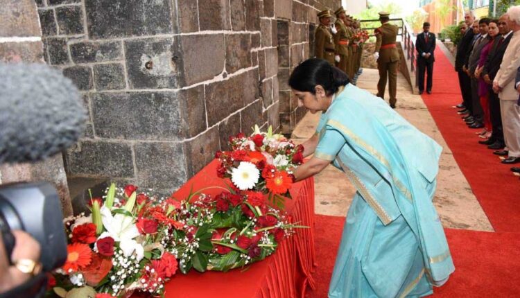 (External Affairs Minister laying wreath at Apravasi Ghat, Mauritius)