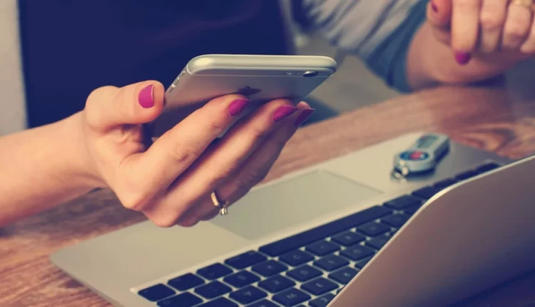 Feature-women, Startups Thrive After Indian Kashmir Eases Internet Shutdowns