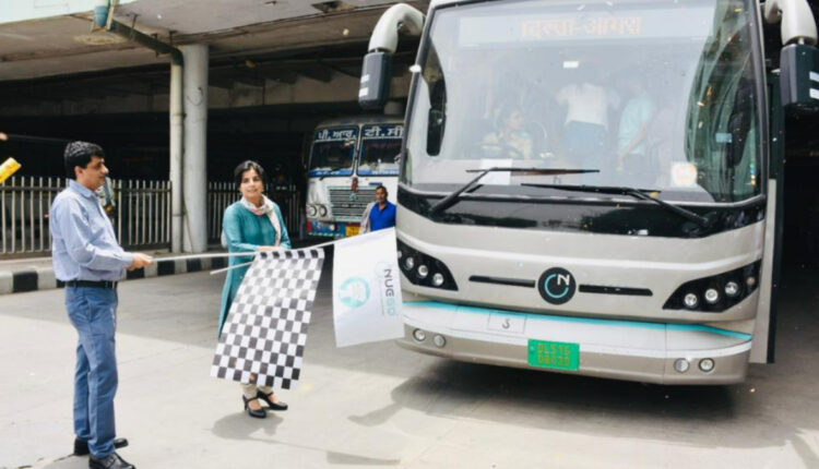 L-R: Devendra Chawla, CEO & MD, Greencell Mobility and Mahua Acharya, Climate Activist at the flag off ceremony.